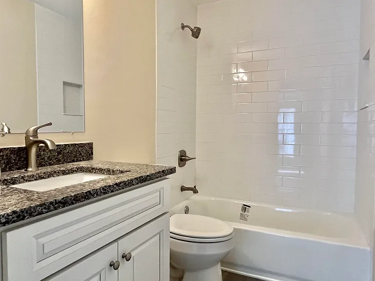138 King St #B — Photo 9