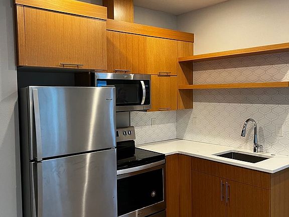 3rd image of 7622 N Curtis Ave Unit B