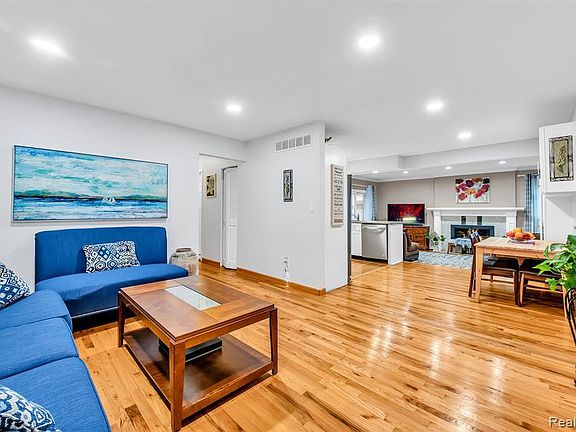 5th image of 30793 Woodmont Dr