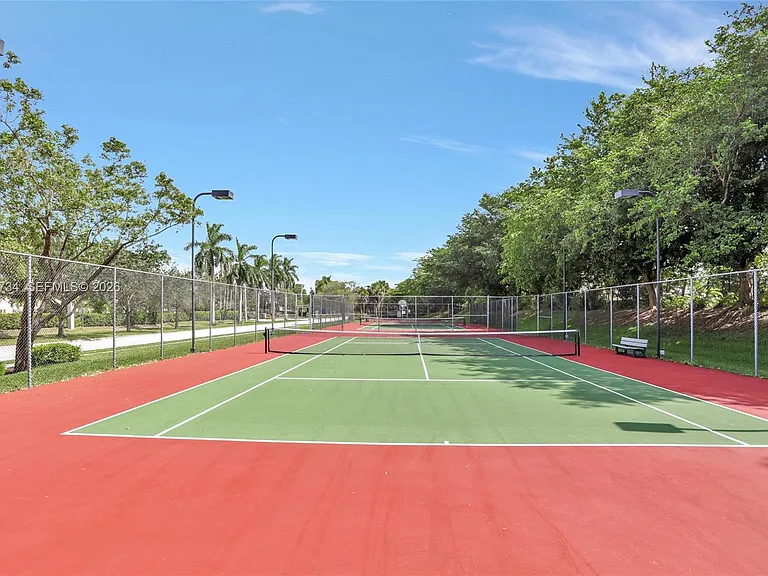 7921 Sanibel Dr #7921 — Photo 31