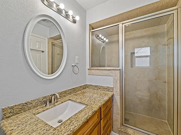 3rd image of 124 E Wildwinn Dr
