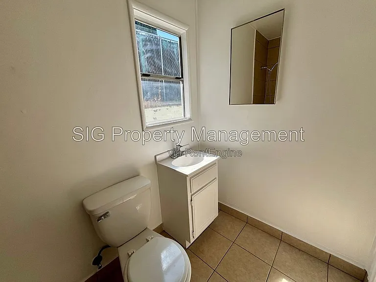 10156 Helendale Ave #1/4 — Photo 3