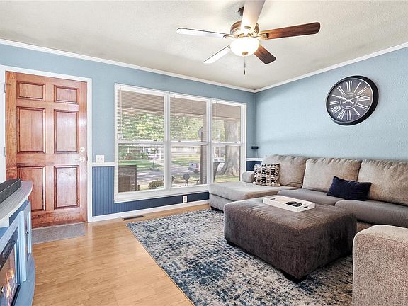 3rd image of 1480 Angelus Dr