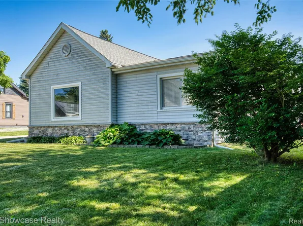 134 2nd St, Metamora, MI 48455