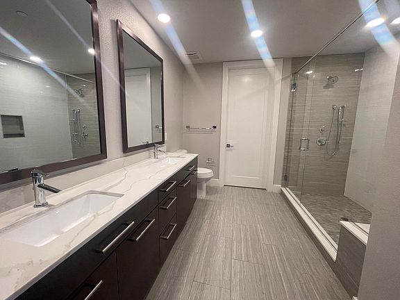 5th image of 254 S Monroe St #611