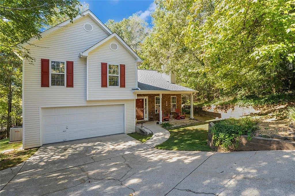 4 bed, 1695 sqft, $2,350 — Photo 1