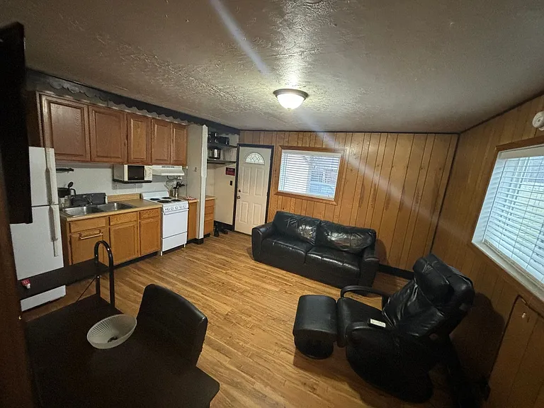 2443 Loomis Dr — Photo 6