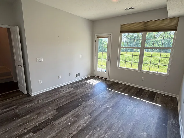 5975 N Pointe Dr — Photo 29