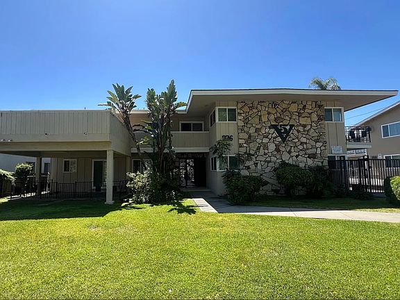 2nd image of 936 W Huntington Dr APT P