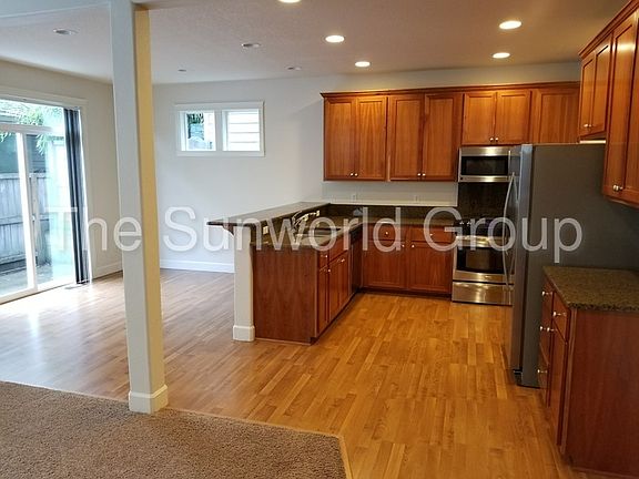 4th image of 10105 NE 28th Ave