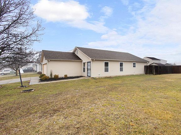 4th image of 3925 Roundwood Dr