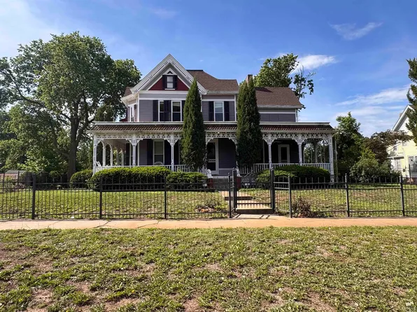 132 E 2nd St, Minneapolis, KS 67467