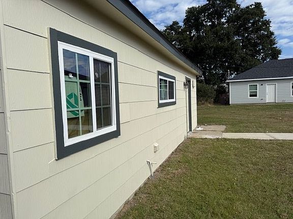 5th image of 2519 Maple St