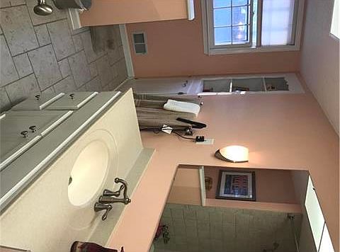4th image of 5617 Manning Ave