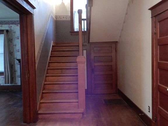 5th image of 325 S B St