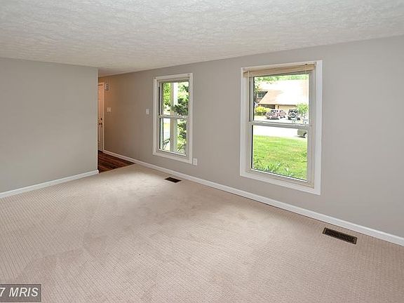 3rd image of 16023 Fairway Dr