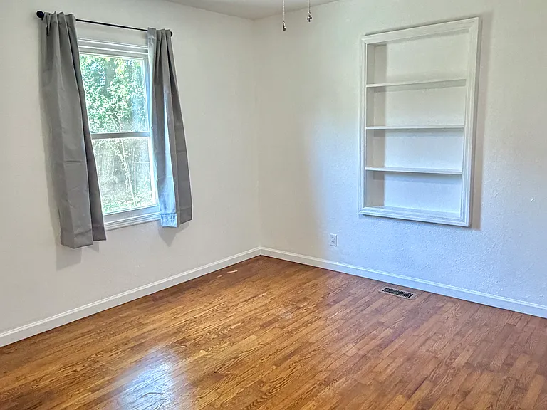 310 Defoe Cir — Photo 8