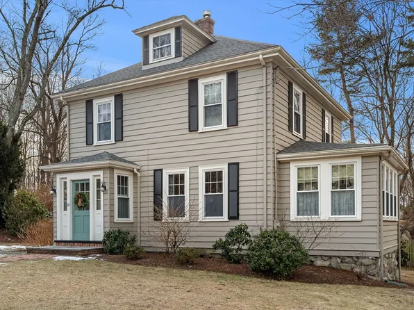 24 Gladstone St, Wakefield, MA 01880