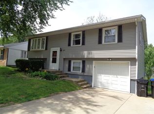 1226 Rutledge Rd, Bloomington, IL 61704