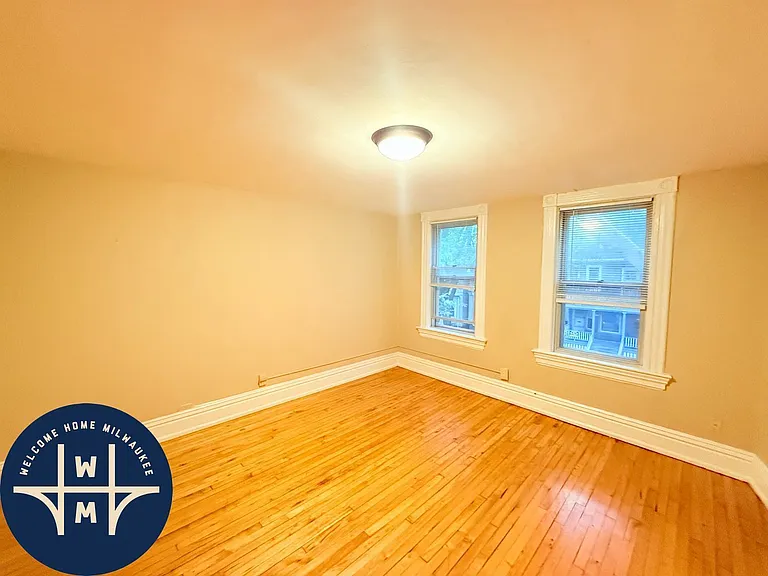 1720 N Astor St — Photo 2