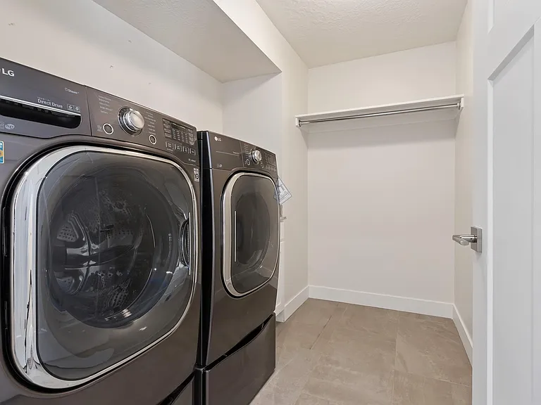 414 E 8800 S — Photo 26