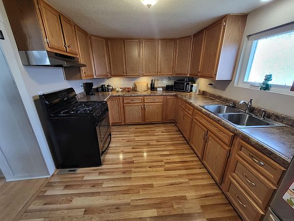 3rd image of 2550 E Beech Ave