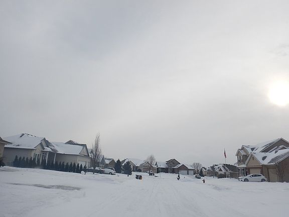 5th image of 403 Redpoll Ave SE