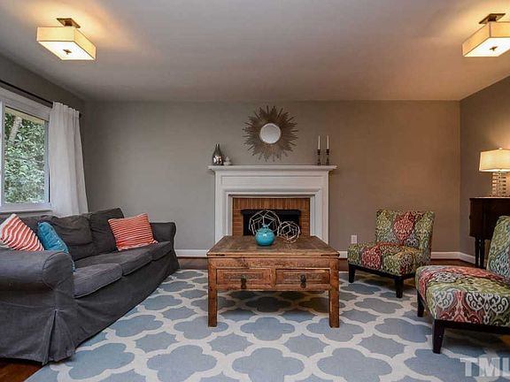 2nd image of 3016 Oxford Dr