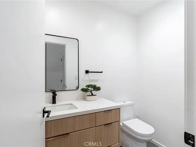2515 Alsace Ave — Photo 10