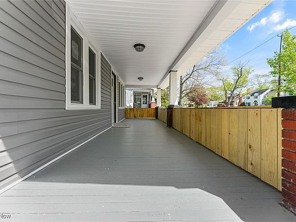 4th image of 250 Erskine Ave