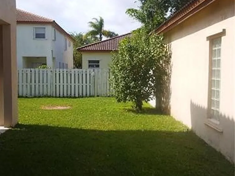 19250 NW 12th Mnr #19250 — Photo 7