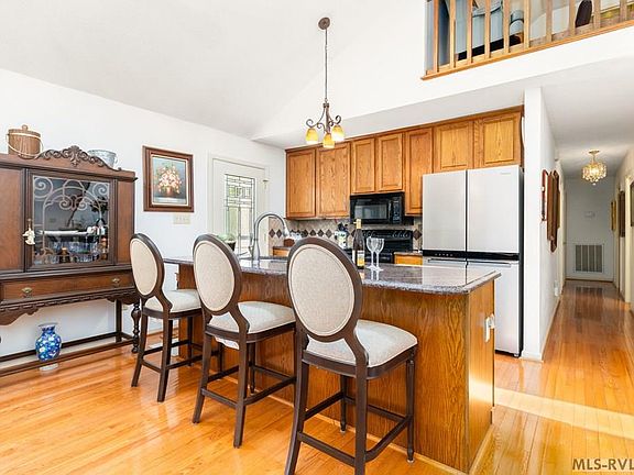 5th image of 284 Woodhaven Ln