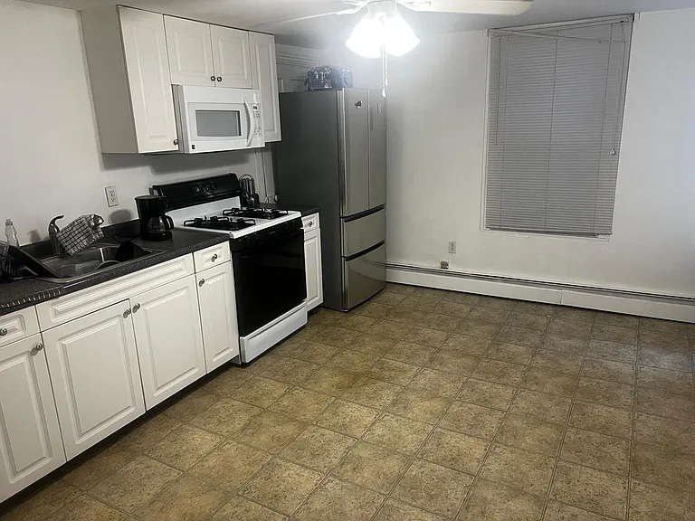 114 S 18th St #1 — Photo 8