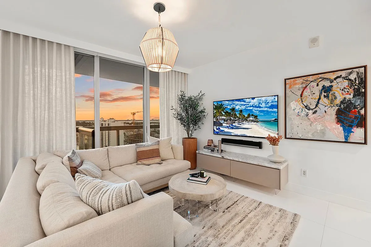 Building Photo - 6899 Collins Ave #1810