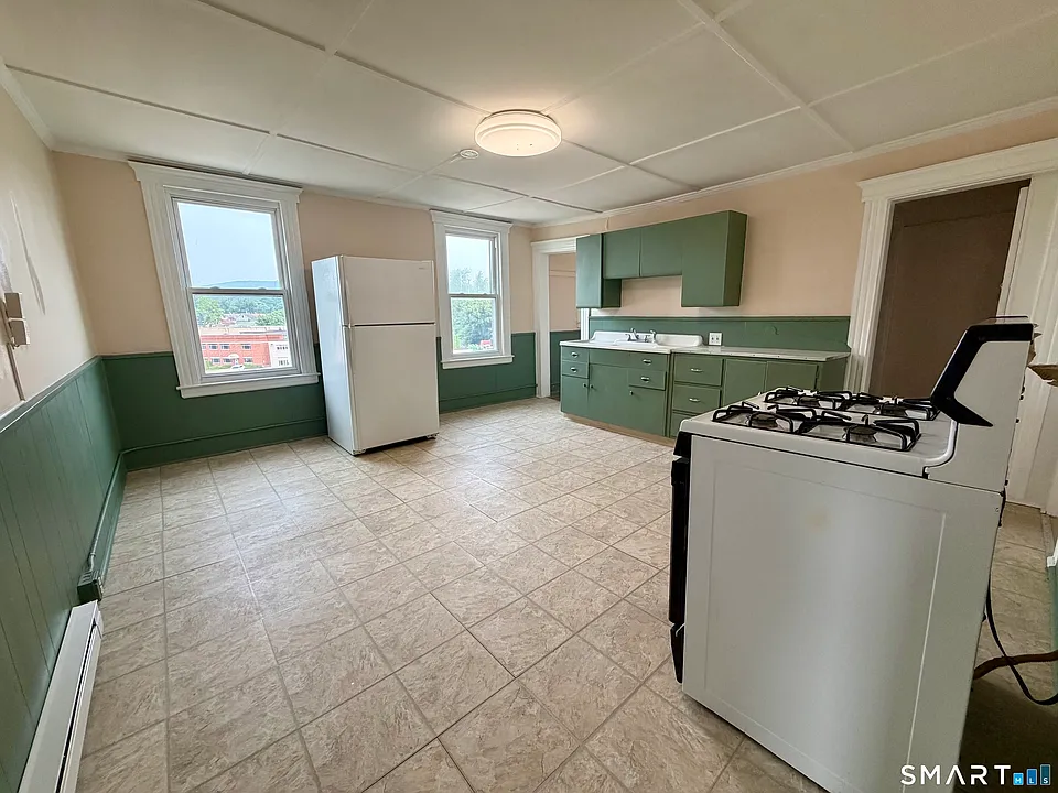 237 E Main St