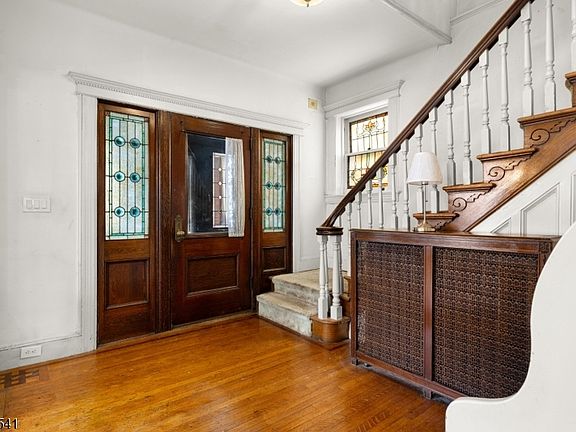 3rd image of 204 Palisade Ave