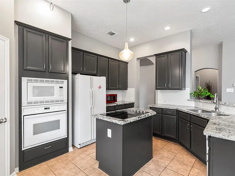 3827 Shady Breeze Dr — Photo 16