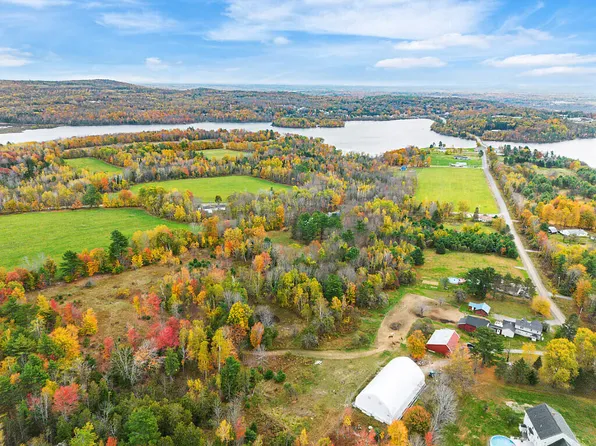 135 Crockett Road, Dexter, ME 04930