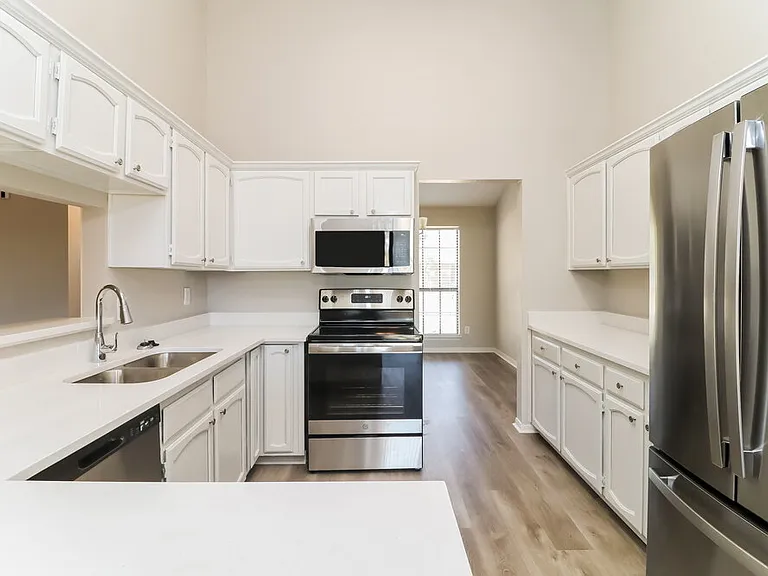 6503 Rockland Dr — Photo 8
