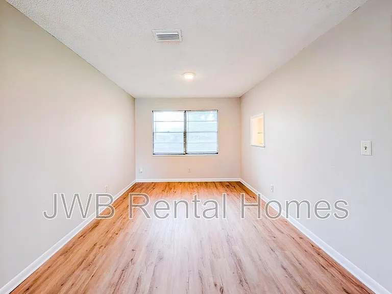 520 Clermont Ave S — Photo 4