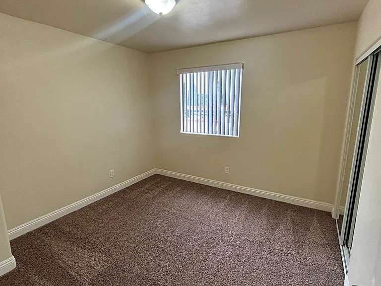 622 E 76th Pl — Photo 14