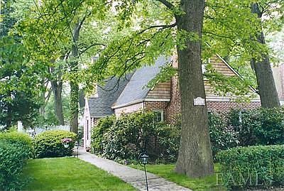 2nd image of 1111 Clay Ave