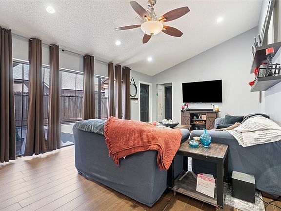 5th image of 151 NW 115TH Avenue #405