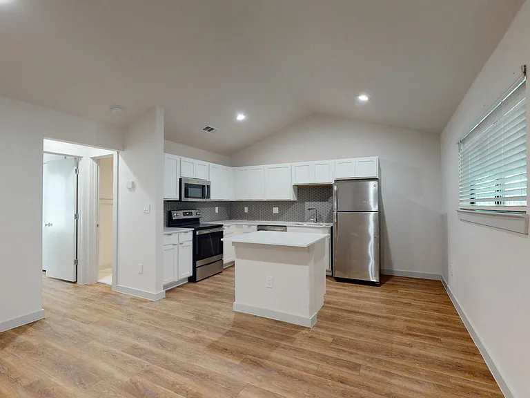 Lakewood Village — Photo 1