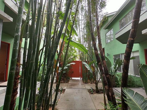 2nd image of 2435 N Beachwood Dr APT 5