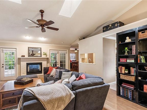 5th image of 2215 Cork Oak St W