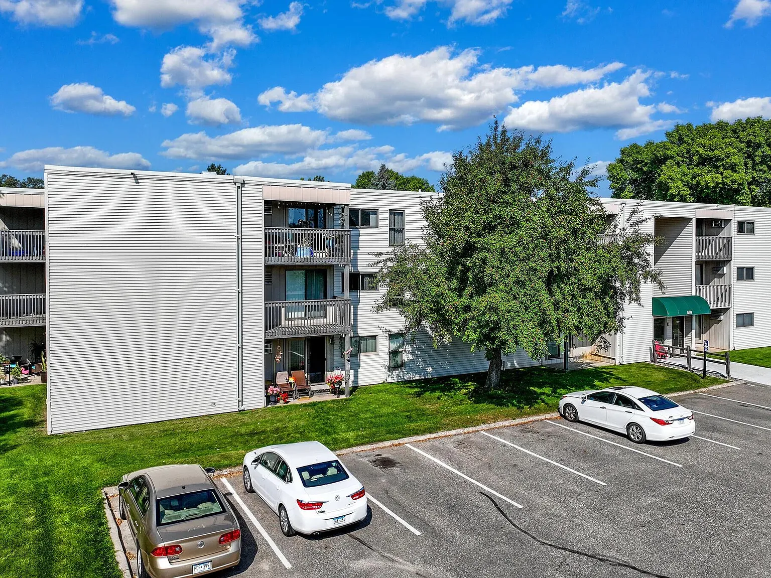 Driftwood Apartments — Photo 2
