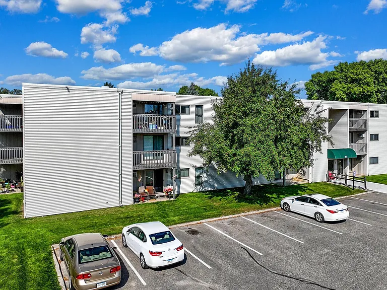 Driftwood Apartments — Photo 2