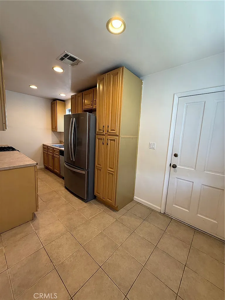 Building Photo - 1317 W Alameda Ave #A