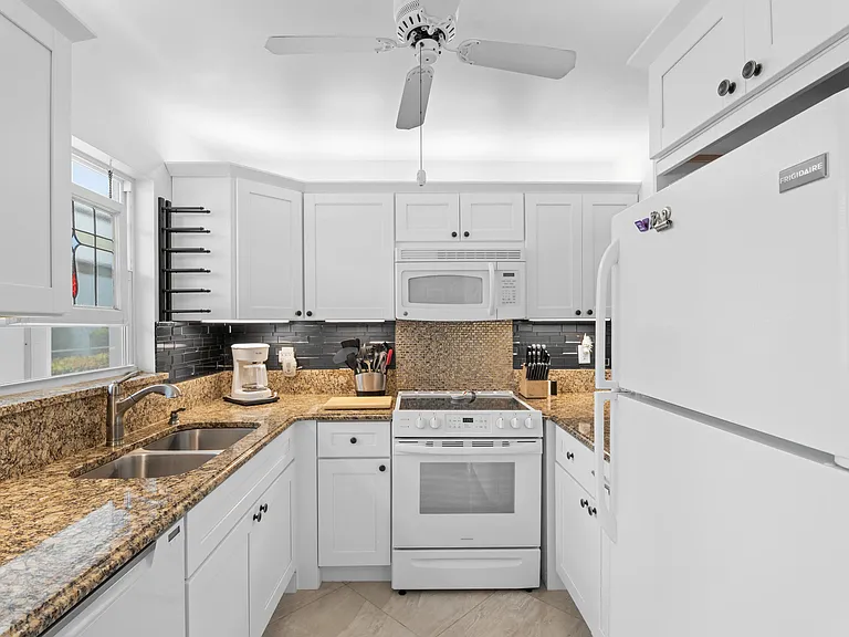 2600 SE Ocean Blvd #R2 — Photo 12